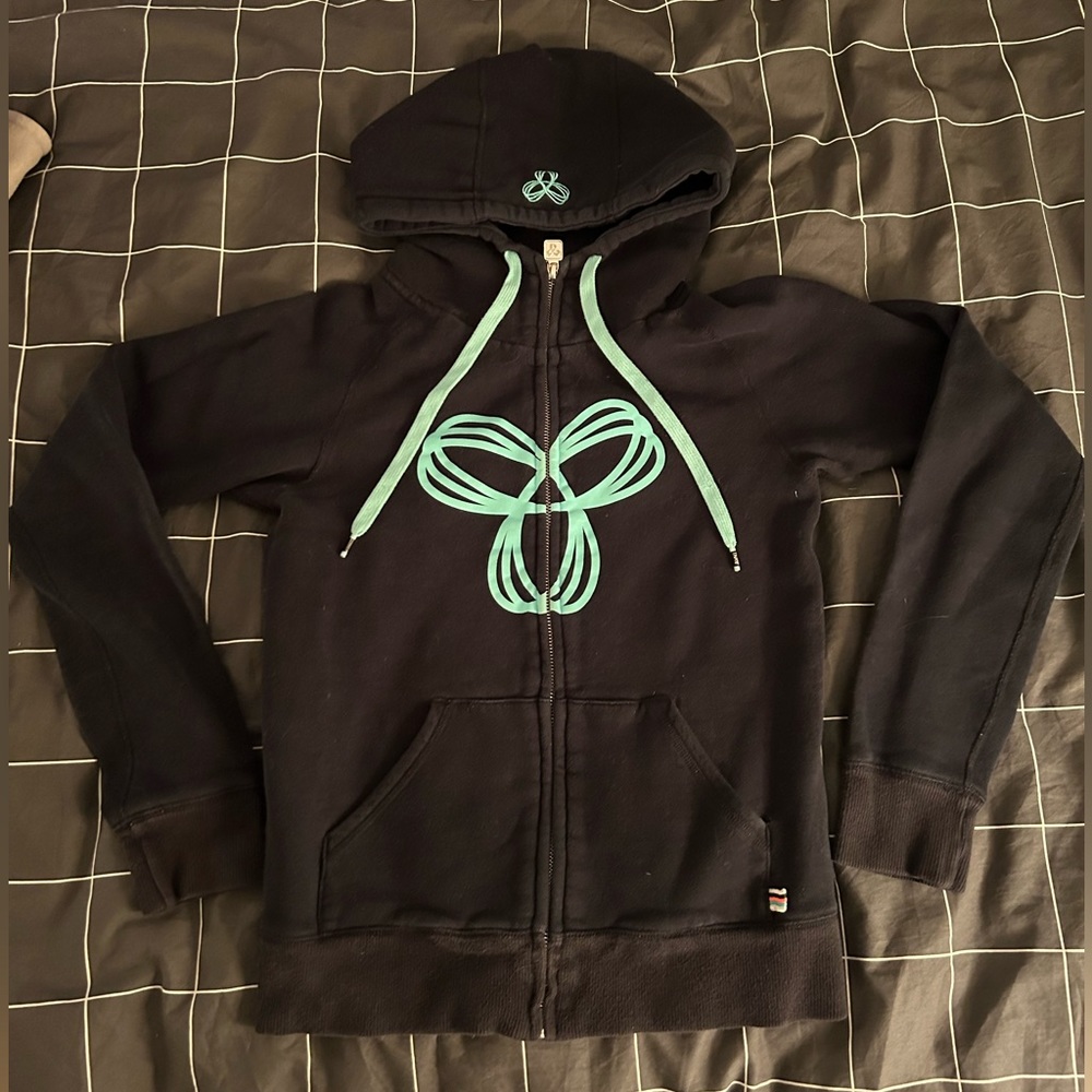 Black and mint TNA sweater 🖤